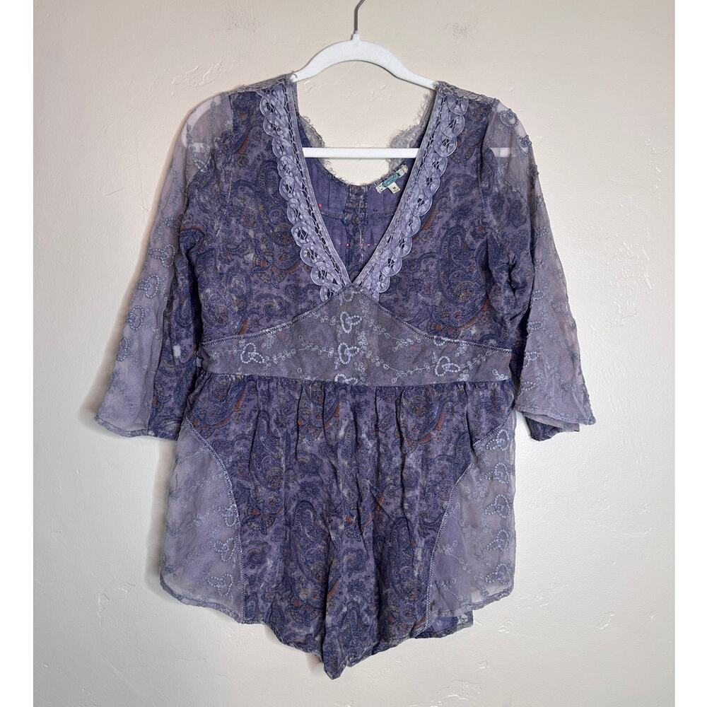 Gimmicks by BKE Quarter Sleeve Distressed Lace Top MEDIUM